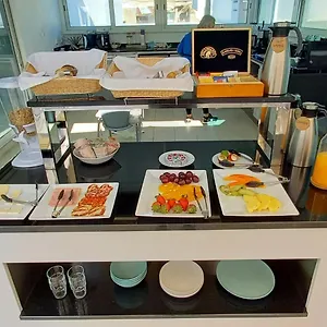 Pensión Bowen, Luxury, Lagos
